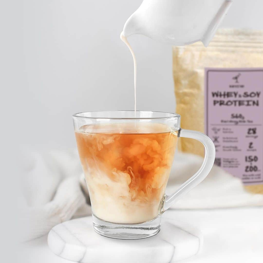 jump one（ジャンプワン）さんのインスタグラム写真 - (jump one（ジャンプワン）Instagram)「. 【 jump one+ Functional Food -REVIVE- 】 . WHEY PROTEINの「Earl Grey Milk Tea」が新登場！🫖✨ 2023/7/13(Thu)より販売スタートです♪ . 香り高いアールグレイを使用した、甘さ控えめのミルクティー味。 水に溶かすとスッキリと、牛乳に溶かすとまろやかな味わいです😊 . ※ストレスの緩和や疲労感の軽減など、心身の健康をサポートする「GABA」を配合。 運動後はもちろん、ブレイクタイムや就寝前に飲むのもオススメです♪ . ぜひ、店頭でチェックしてみてください。 . . 【NEW】REVIVE/WHEY PROTEIN (Earl Grey Milk Tea) NET WT: 560g(28食分) PRICE: ¥5,500(incl. tax) . . ※「Earl Grey Milk Tea Protein」の食品表示シールに、誤表記があることが判明したため、下記の通り訂正致しました。 . . （正） 商品名：REVIVE/WHEY PROTEIN . （誤） 商品名：REVIVE/WHEY & SOY PROTEIN . ご購入いただきましたお客様には、ご迷惑をおかけしましたことを深くお詫び申し上げます。 . . #jumpone #ジャンプワン #フィットネス #トランポリン #暗闇フィットネス #女性専用ジム #ダイエット #体幹トレーニング #お腹痩せ #脚瘦せ #ストレス解消 #トランポリンフィットネス #楽しくダイエット #新商品発売 #新商品情報 #jumponeprotein #earlgreymilktea #アールグレイ #ホエイプロテイン」7月12日 12時29分 - jumpone_official