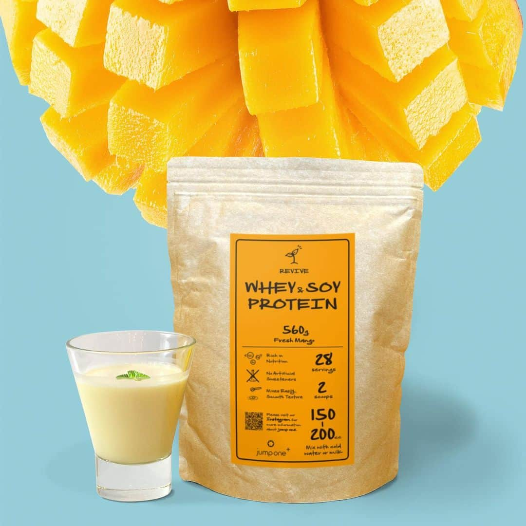 jump one（ジャンプワン）のインスタグラム：「. 【 jump one+ Functional Food -REVIVE- 】 . いよいよ夏本番！夏にピッタリの「Fresh Mango」が再登場！🥭 2023/7/13(Thu)より販売スタートです♪ . 暑い夏は水に溶かして氷を入れて、マンゴージュースとして美味しくいただけます❣️ のむヨーグルトに溶かせば、マンゴーラッシーとしても◎ . ※腸の免疫細胞に働きかけて免疫力を高めてくれる「シールド乳酸菌」を配合！ 2食分で1億超個もの「シールド乳酸菌」を摂取することができます✨ . jump oneのエクササイズと「Fresh Mango」で、健康に夏を乗り切りましょう♪ . . 【NEW】REVIVE/WHEY & SOY PROTEIN (Fresh Mango) NET WT: 560g(28食分) PRICE: ¥5,500(incl. tax) . ※「Fresh Mango」は数量限定です。 なくなり次第終了となりますので、ご興味のある方はお早めに！ . . #jumpone #ジャンプワン #フィットネス #トランポリン #暗闇フィットネス #女性専用ジム #ダイエット #体幹トレーニング #お腹痩せ #脚瘦せ #ストレス解消 #トランポリンフィットネス #楽しくダイエット #新商品発売 #新商品情報 #jumponeprotein #mango #マンゴー #ホエイプロテイン #ソイプロテイン」