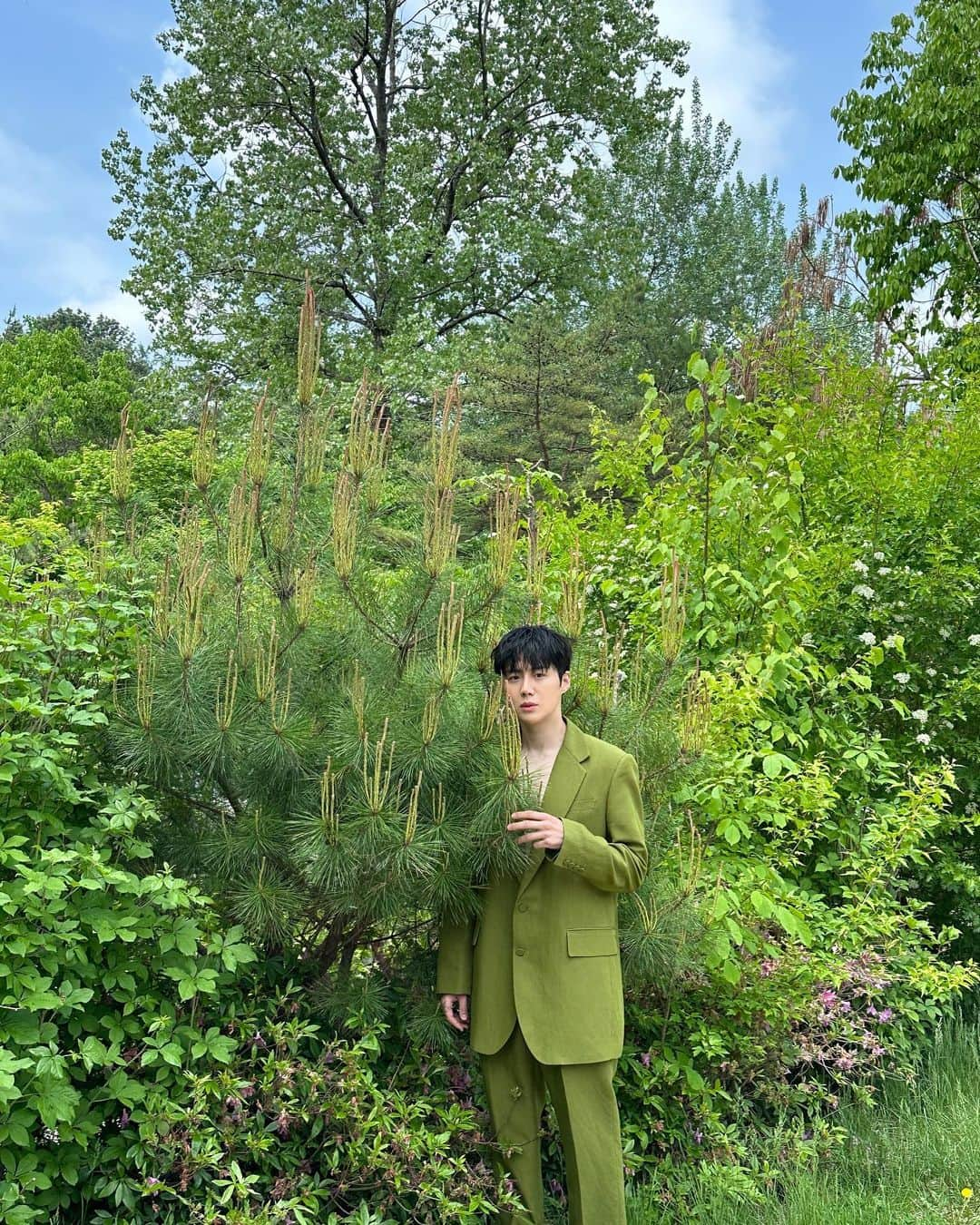 キム・ソンホさんのインスタグラム写真 - (キム・ソンホInstagram)「🌿🪵🪨🌸」7月12日 12時34分 - seonho__kim