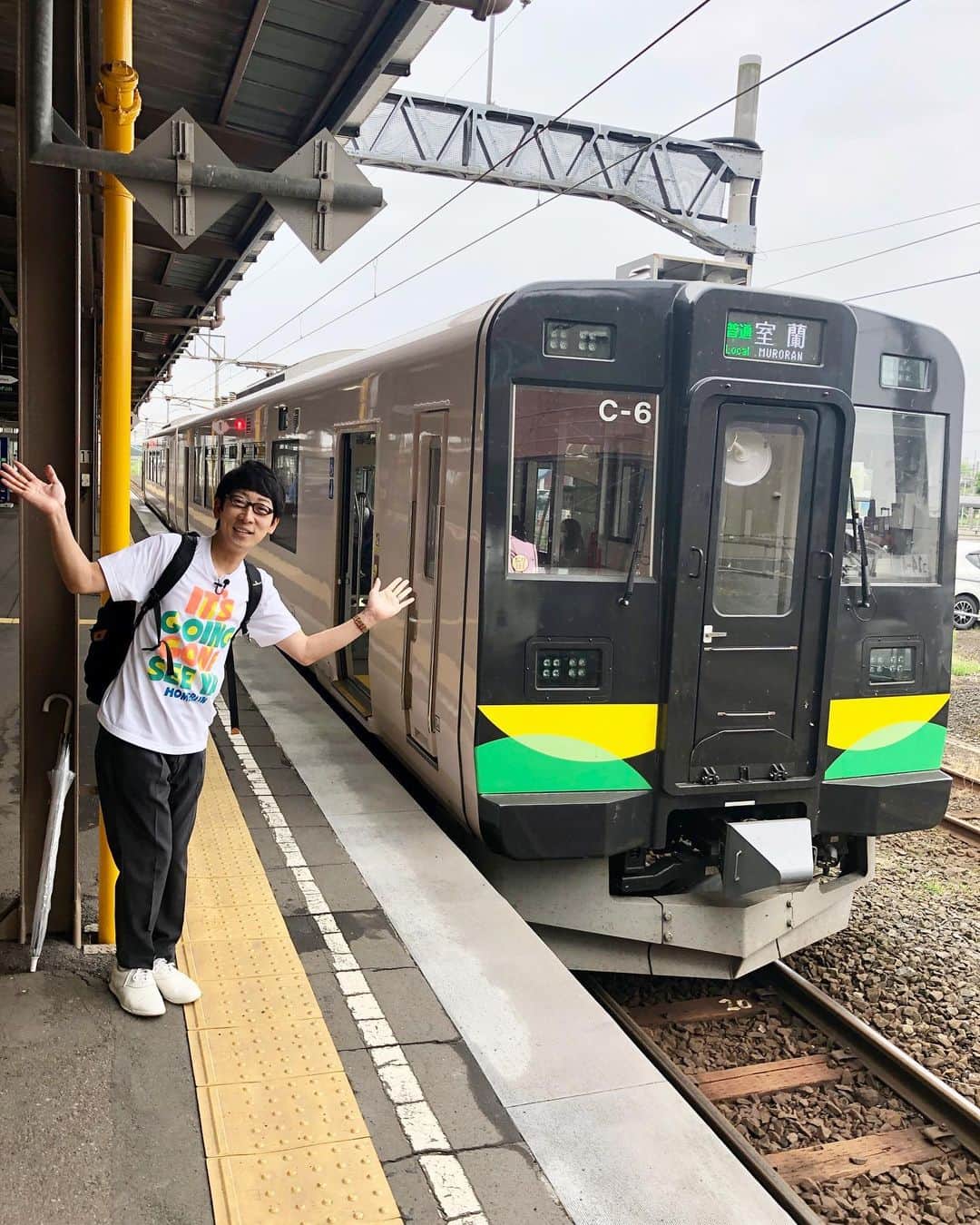 吉川正洋さんのインスタグラム写真 - (吉川正洋Instagram)「ふたたび北海道。  ただいま室蘭を旅しています。  母恋駅では母恋めしを買いました。 やっぱり美味しい母恋めし！  #鉄道ひとり旅」7月12日 12時47分 - dhyoshikawa