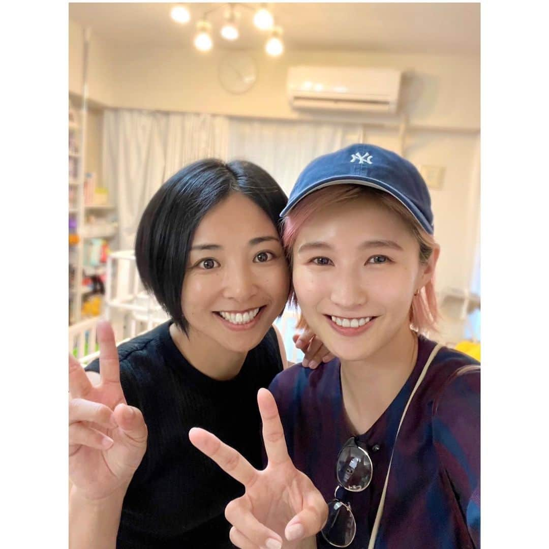 片岡安祐美のインスタグラム：「💍❤️  優ーーーーー！ 改めて結婚おめでとう🎉  元々の美顔に優しさがプラスされて、 さらに美人さんになってたーー😘✨ (元々優しさも兼ね備えてますよ！更にってことね！)  旦那様とも初めましてしちゃった！！ これからはお互い夫婦共々で仲良くしてね😊♪  #加藤優 ちゃん #辻本祐樹 さん #美男美女  #新婚さん  #ラーメン食べにきてくれた #コーヒー  #野球  #女子野球  #サニー塾  #サニーキャッチボール」