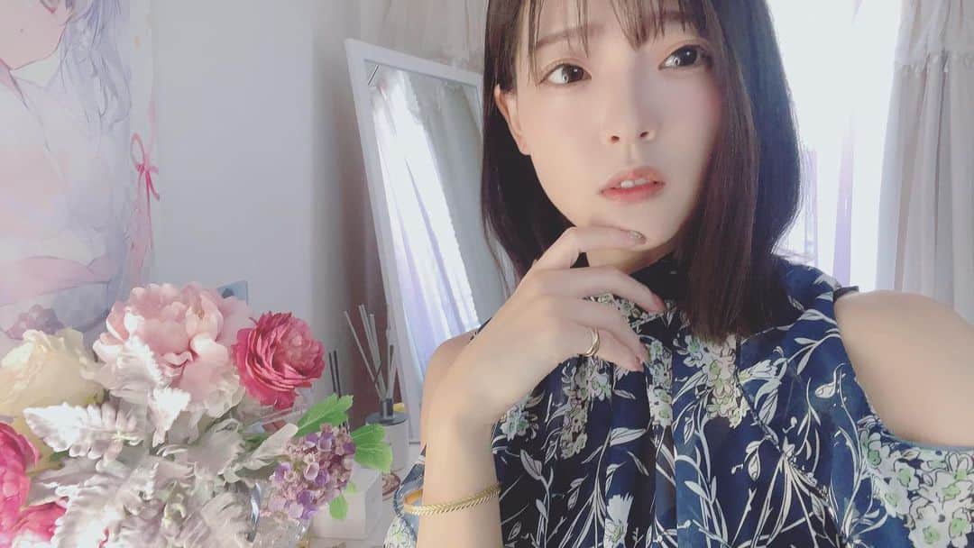 上原あかりのインスタグラム：「夏だね～🏖  日焼けはしたくないけど、海に行きたくなるなぁ(*´ω｀)  #ranijewellery」
