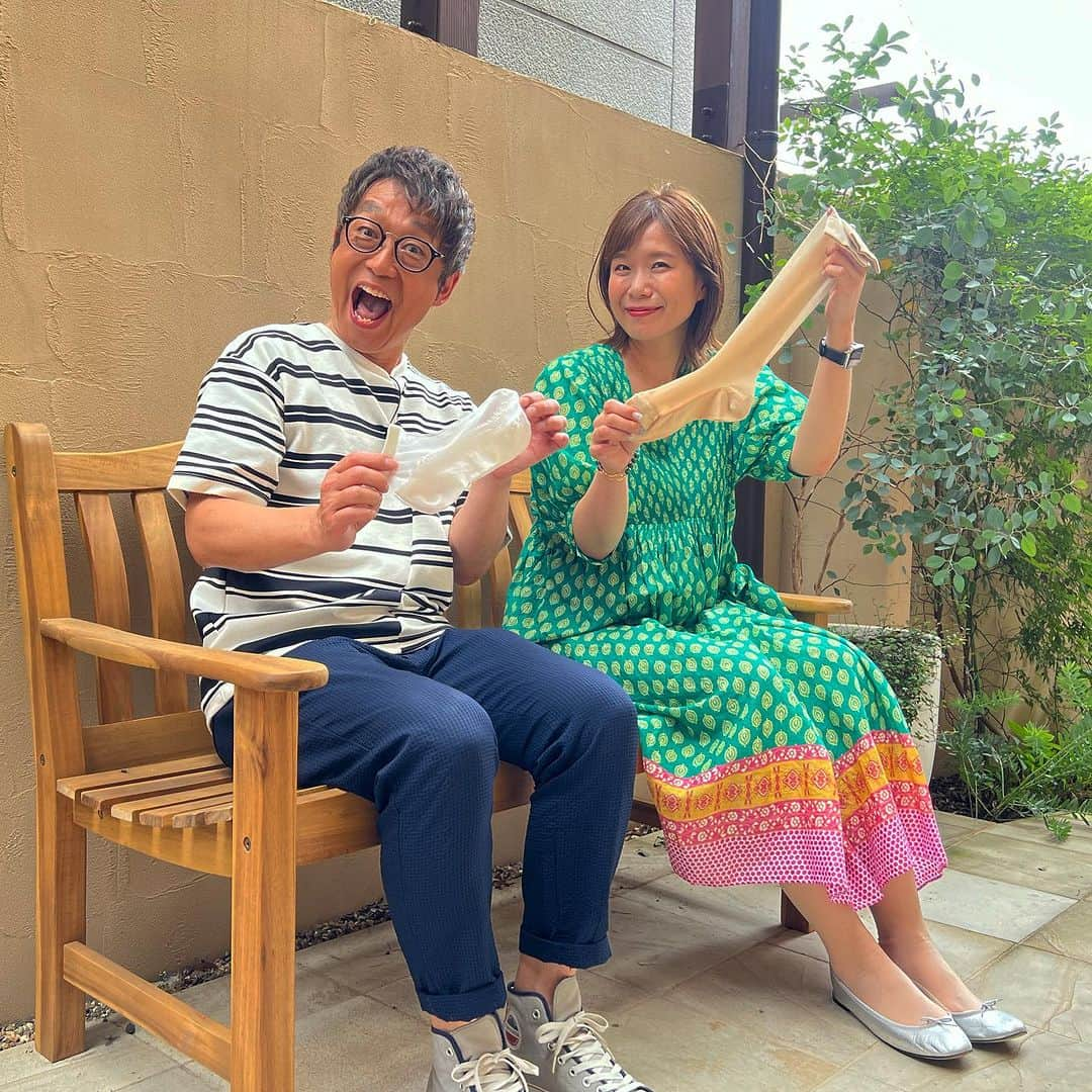 河島あみるさんのインスタグラム写真 - (河島あみるInstagram)「eo光チャンネル #河島あみるのくらしイチおし  今回は！ 靴下の神が作った優秀ソックス🧦 ルソンの壺で取材して以来、ずーっと愛用しているタビオさんのですよー😘 YouTubeからもどうぞ💁‍♀️  #靴下屋#タビオ#靴下#夏コーデ  #奈良#奈良靴下 #eo光チャンネル @eohikari_ch」7月12日 13時03分 - amiru_kawashima