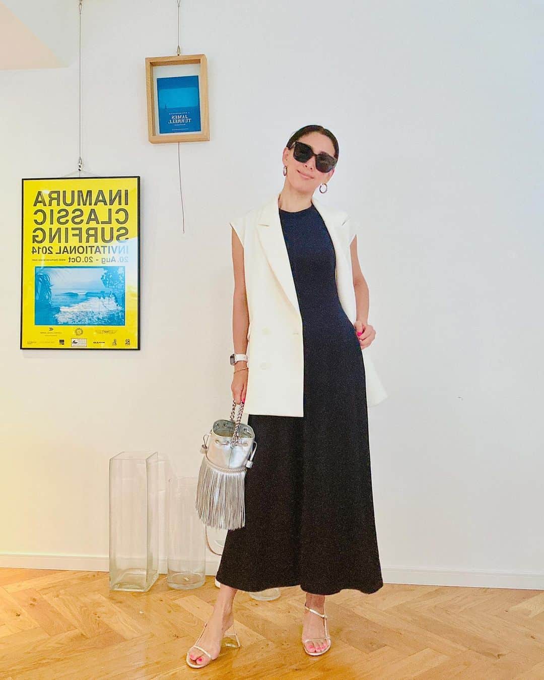 野沢和香のインスタグラム：「今日も🔥灼熱🤣水分補給忘れずにいきましょう！  Luxe Relax Dressにジレ合う♡けど、このあと暑くてジレは脱ぎました🤣 本日21:00〜インスタ LIVEします🙋‍♀️ 自宅からのユルっとLIVEですが、明日の　@werthy.official の再販アイテムについてお話ししまーす💓」
