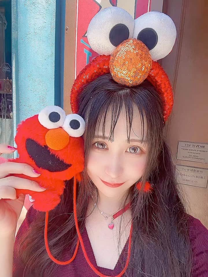 丸瀬こはるのインスタグラム：「ギャルェルモ❤️  . #1日1ここちゃ #丸瀬こはる  #きとアイ #アイドル #地下アイドル #japaneseidol #アイドル #地下アイドル好きな人と繋がりたい #地下アイドル始めました #推し探し #推して下さい #ヘアアレンジ #被写体 #撮影会 #港区女子 #港区 #エルモ #ギャル #ユニバギャル #エルモコーデ #elmo #ユニバ #ユニバコーデ #エルモだよ #usjコーデ #usj #ユニバーサルスタジオジャパン」