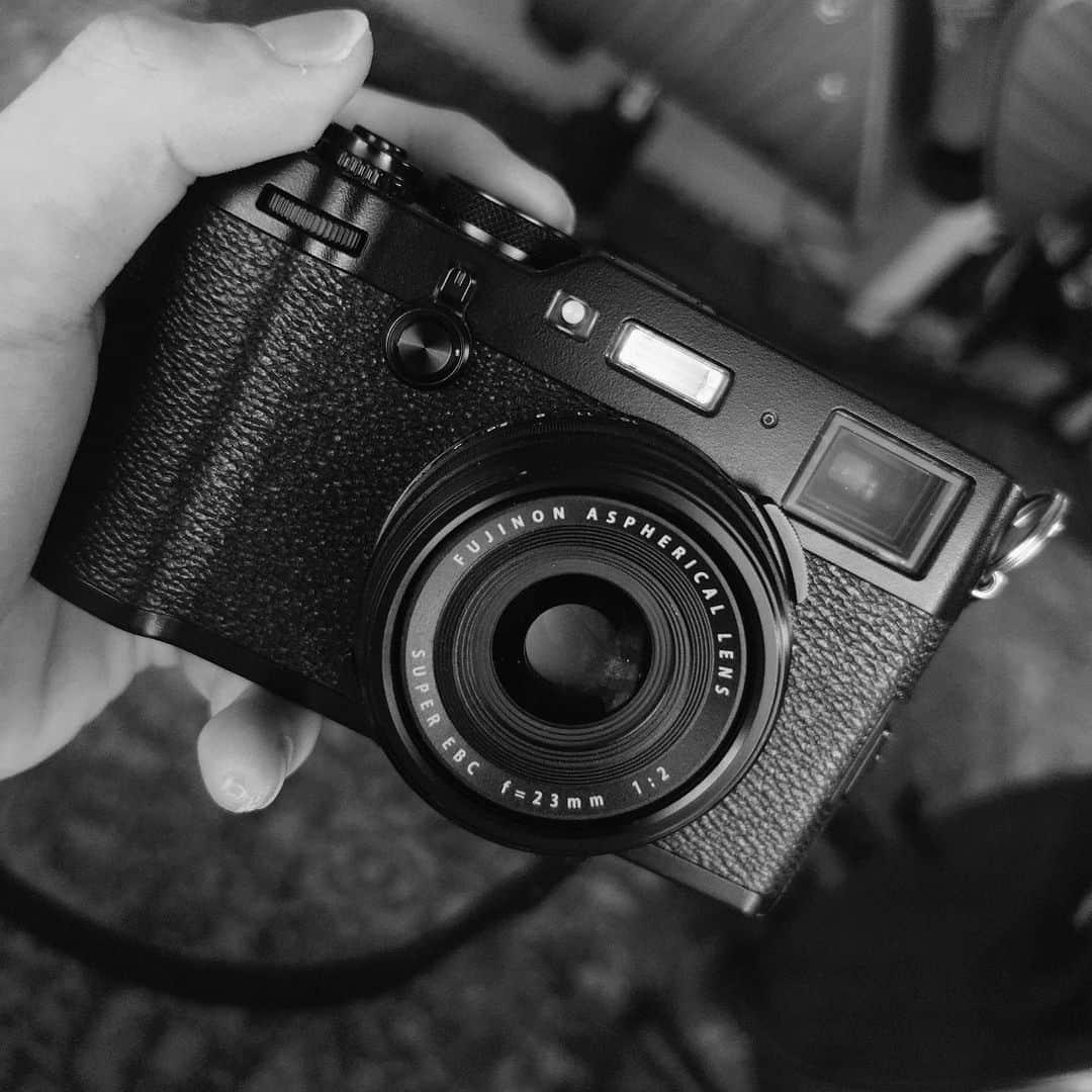 上野大樹のインスタグラム：「FUJI X100F 。買って一年くらい。暑くて家の中しか撮ってない。」