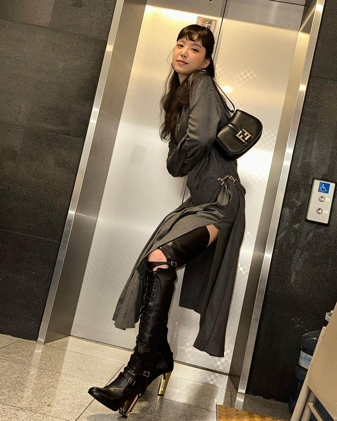 ソン・ナウンさんのインスタグラム写真 - (ソン・ナウンInstagram)「#광고 #fendifw23 @fendi」7月12日 13時26分 - marcellasne_