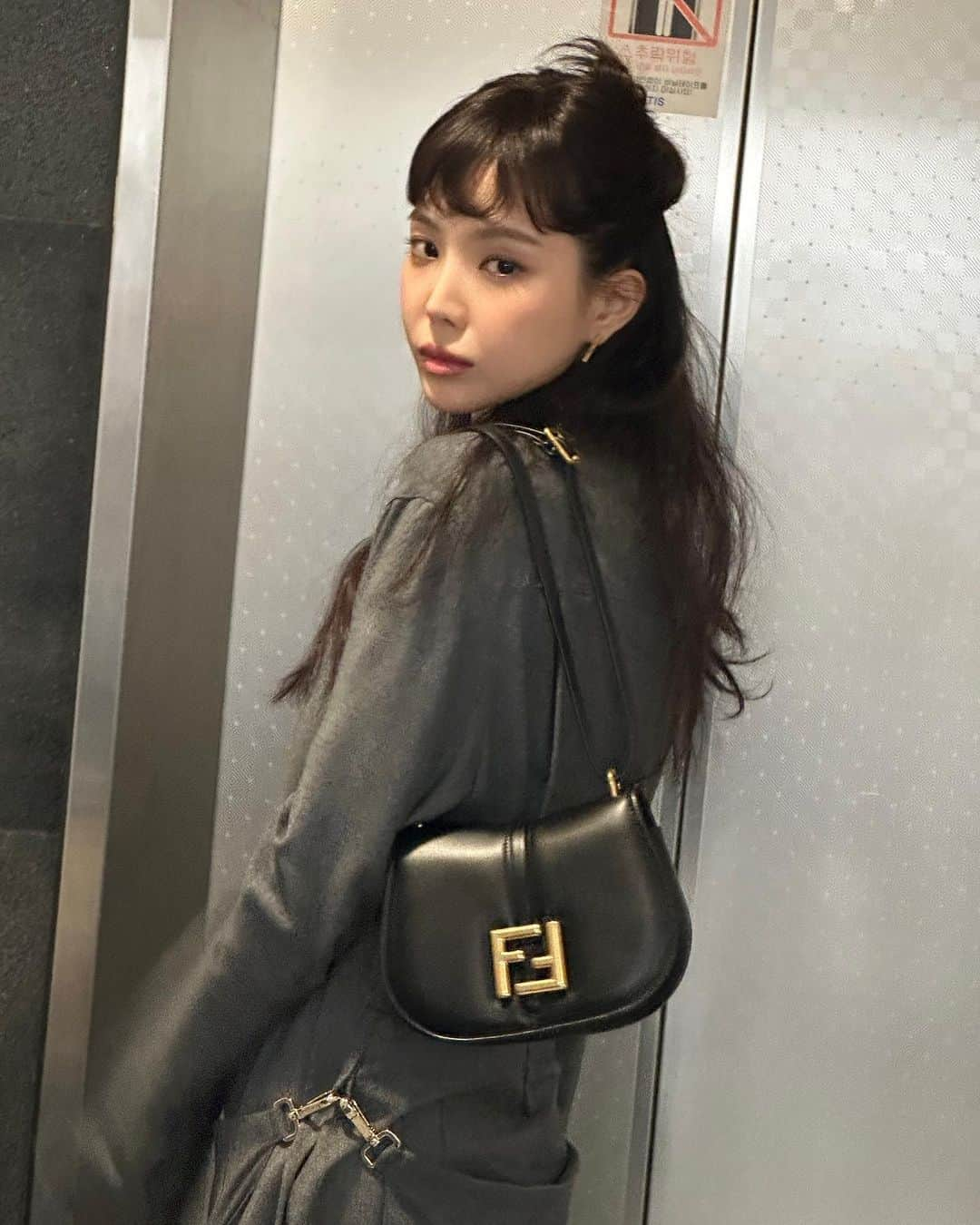 ソン・ナウンさんのインスタグラム写真 - (ソン・ナウンInstagram)「#광고 #fendifw23 @fendi」7月12日 13時26分 - marcellasne_