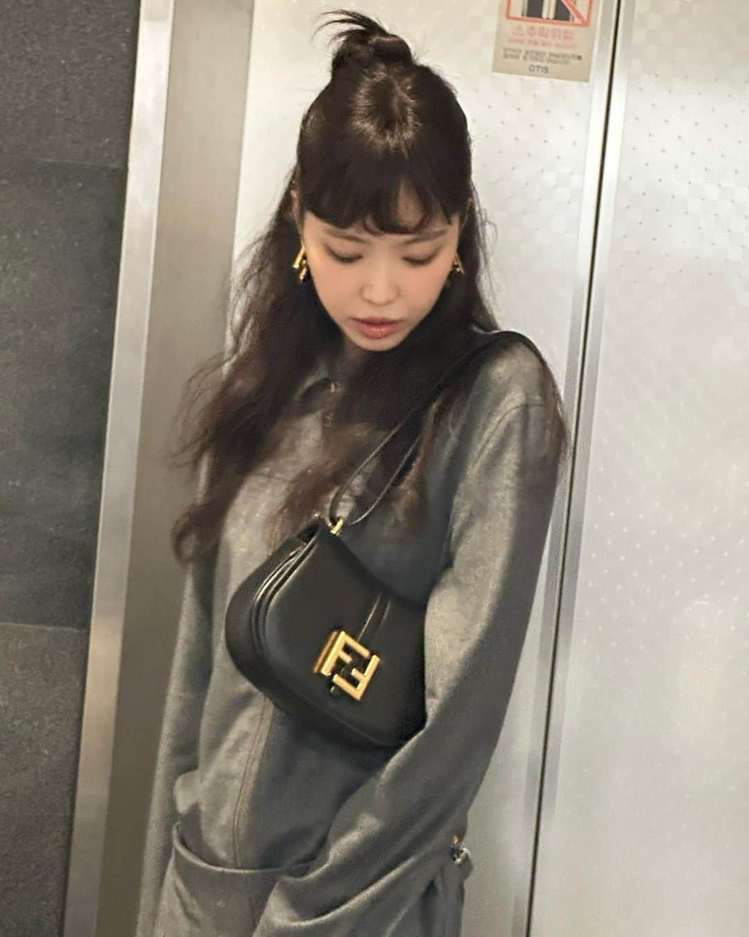 ソン・ナウンさんのインスタグラム写真 - (ソン・ナウンInstagram)「#광고 #fendifw23 @fendi」7月12日 13時26分 - marcellasne_