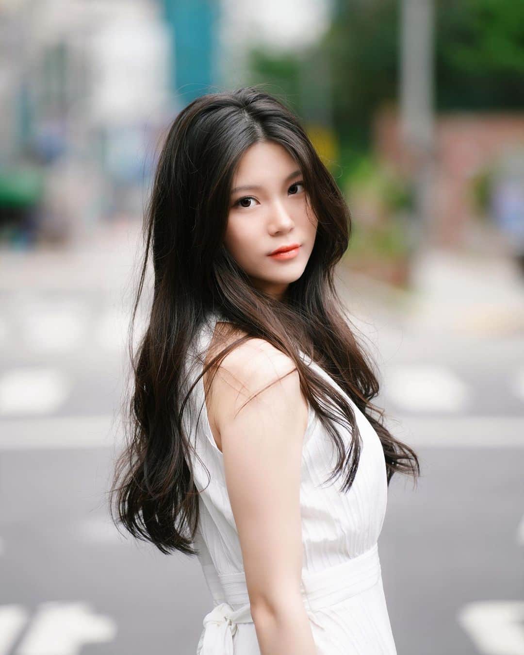 Taeyong Leeのインスタグラム：「모델 은서  I am a photographer not a model.  This photo is taken by me.   #인물사진 #모델 #레이싱모델 #캐논이미지스토밍 #소니이미지갤러리 #model #koreamodel #portrait #prettygirls #potraitphotography #ポートレート #モデル撮影会 #활달소심」