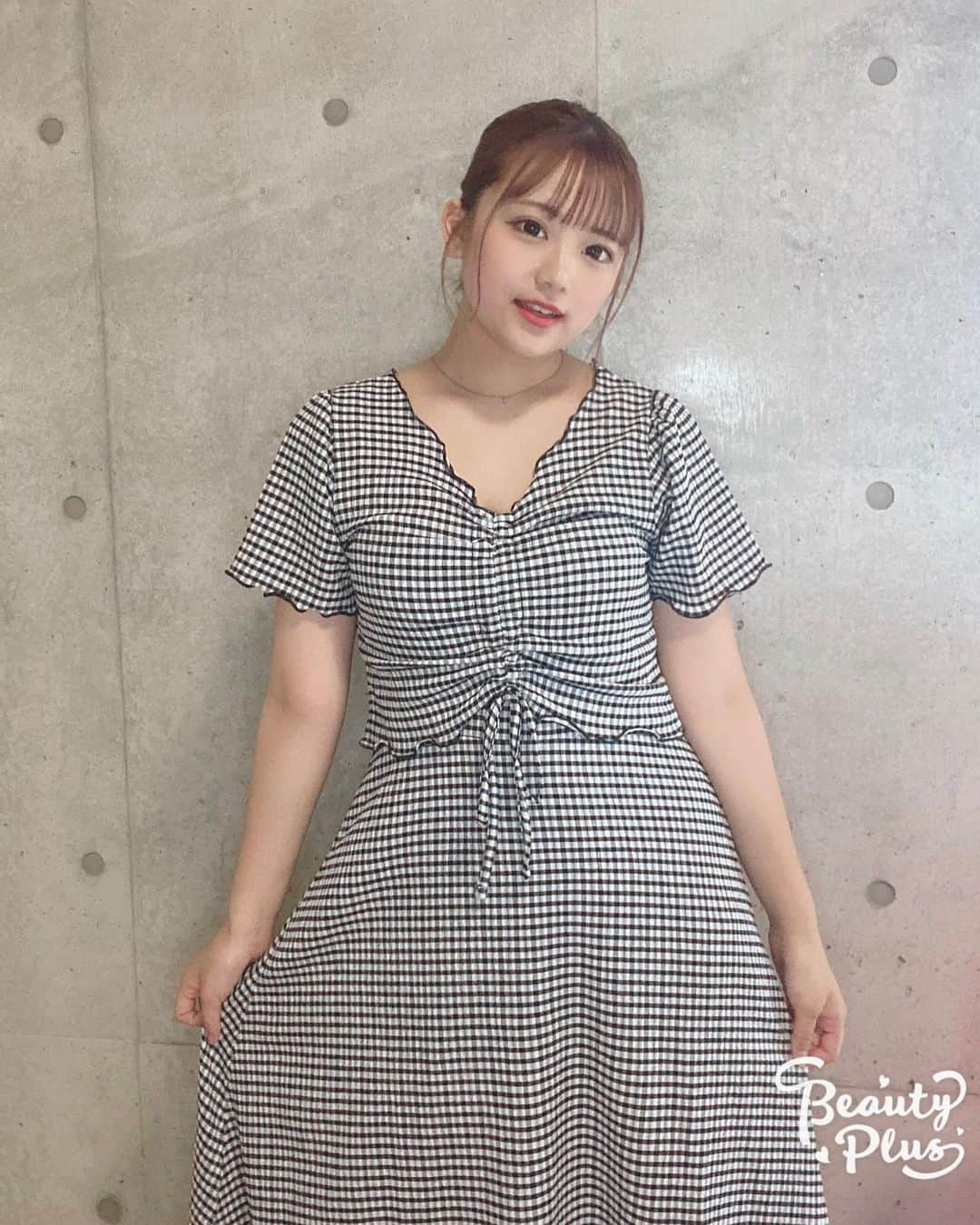 姫乃夢月のインスタグラム：「段々暑くなってきて夏に近づいてきたね🌻  本日紹介するアイテムは，ワンピース！！ @asknowasplus さんの可愛いワンピースです👗💞  この夏めっちゃ可愛く着こなせそうです！ そして1番はシンプルの上に超涼しい！！ 生地が薄いから多少の暑さも大丈夫☺︎ 是非購入してみてね♥️   #姫乃夢月  #pr  #ワンピースコーデ」