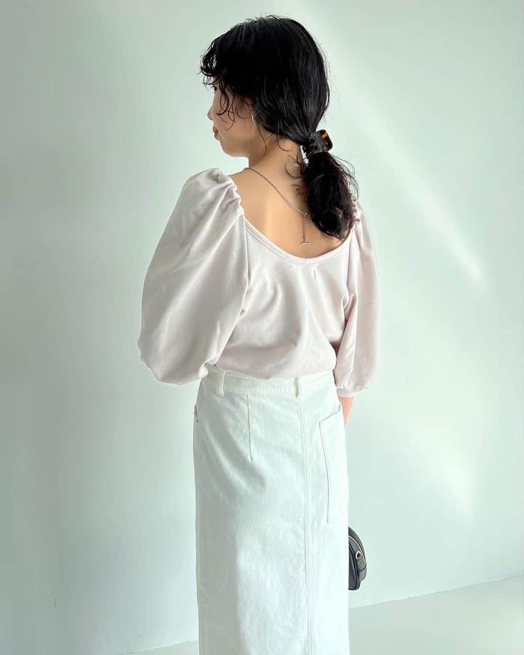 デミルクス ビームス 新宿のインスタグラム：「. 店内一部SALEスタートしております✨ . TOPS:6404-45 SKIRT:6427-145 .  【《保存ボタン》を押して頂くと、気になる商品を後から見返すことができます◎ぜひお試しください🥰】  #demiluxebeams #demiluxebeams_shinjuku  #デミルクスビームス #BEAMS  #ビームス」