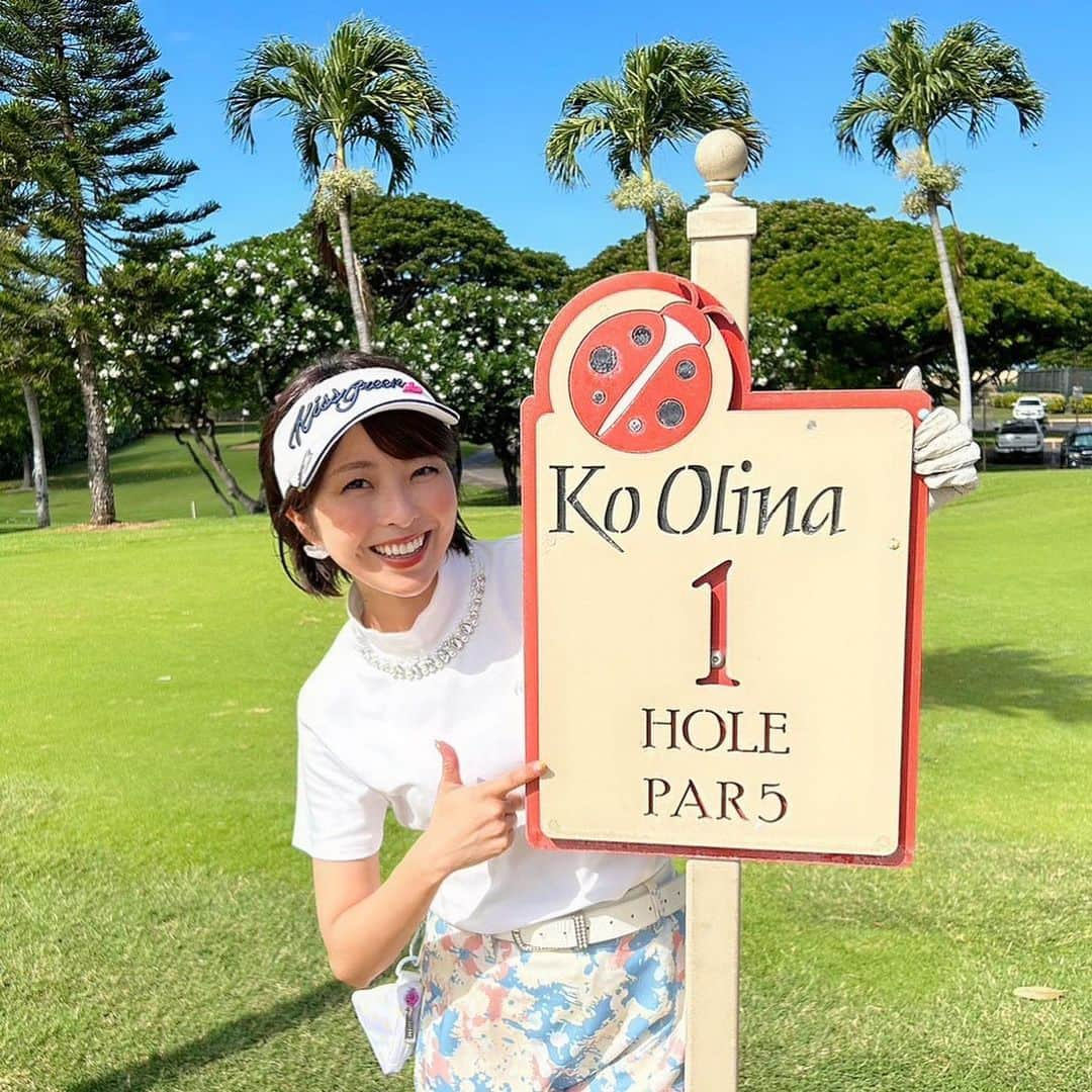 小尾渚沙のインスタグラム：「憧れの #コオリナゴルフクラブ ⛳️❤️  滝や池など自然いっぱいで、楽園のように美しいゴルフ場でした🥰💕  スコアは118🫣🐞  10番ホールの名物 #ミッキーバンカー も可愛かったです🫶  @koolinagolf . . #時差投稿 #ハワイ #ハワイ旅行 #新婚旅行  #ゴルフ #ゴルフ女子 #夫婦ゴルフ #趣味 #スイング動画  #ゴルフ上手くなりたい #コオリナ #ハワイゴルフ #海外ゴルフ  #koolina #koolinagolfclub #Hawaii #honeymoon  #trip #フリーアナウンサー #小尾渚沙」