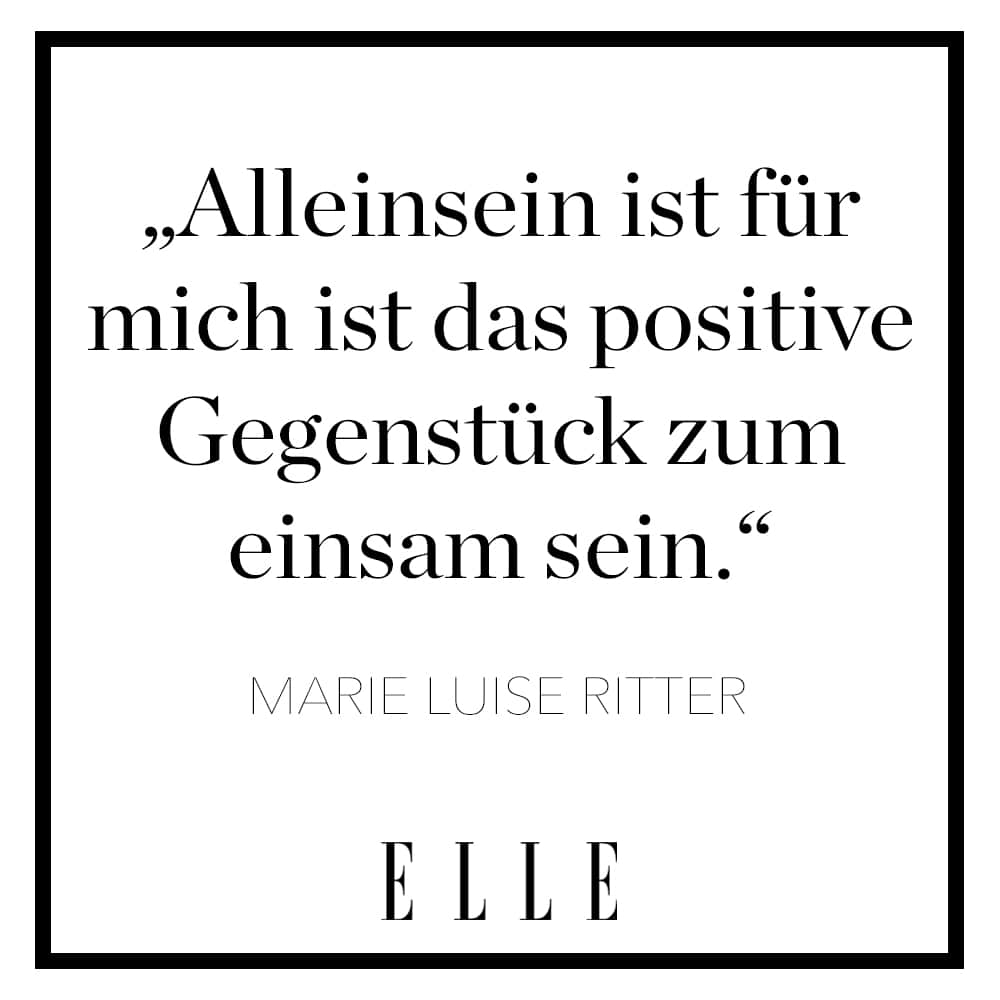 ELLE Germanyのインスタグラム：「Was bedeutet es eigentlich, allein zu sein und ist es wirklich so schlimm, wie sein Ruf? Kann man es lernen? Und wieso hat es im Idealfall nichts mit Einsamkeit zu tun? Das verrät uns Marie Luise Ritter, die diesem Thema ein ganzes Buch gewidmet hat. Jetzt auf Elle.de via Link in Bio! 🤍  #alleinsein #mentalhealth #psychologie #selflove」