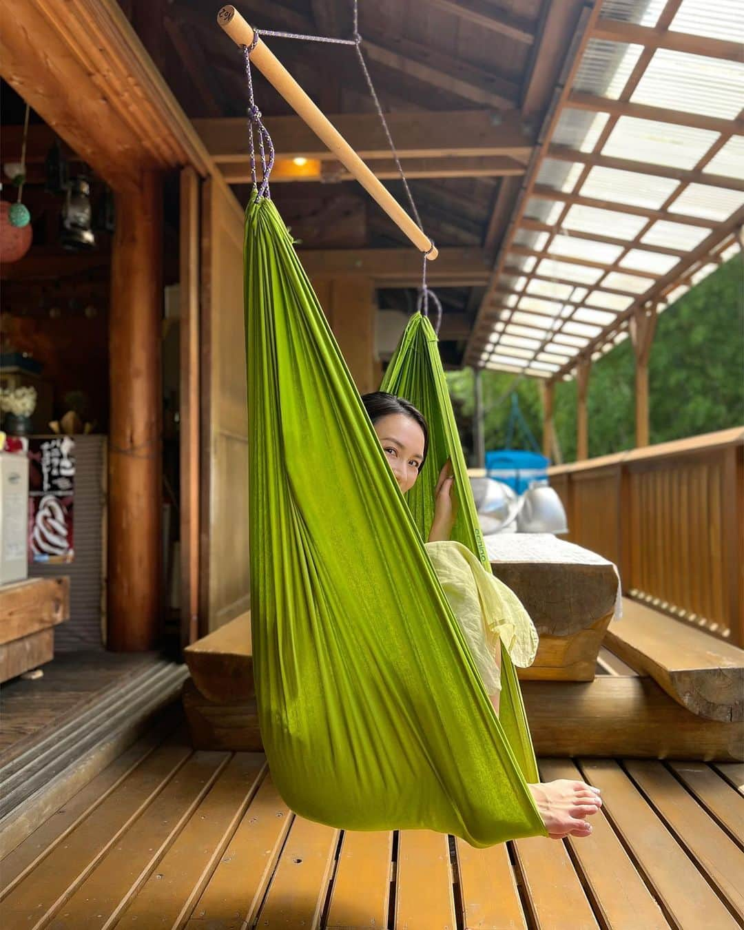 密照幸映のインスタグラム：「🏕️🪵💚 暑くてもほどよく風があってカラッとした天気でハンモックで揺れてるの気持ちよかった…  #ハンモック  #hammock #ふれあいの森  #飛騨小坂  #岐阜 #足のクセ #🦶🏻 #密照幸映」