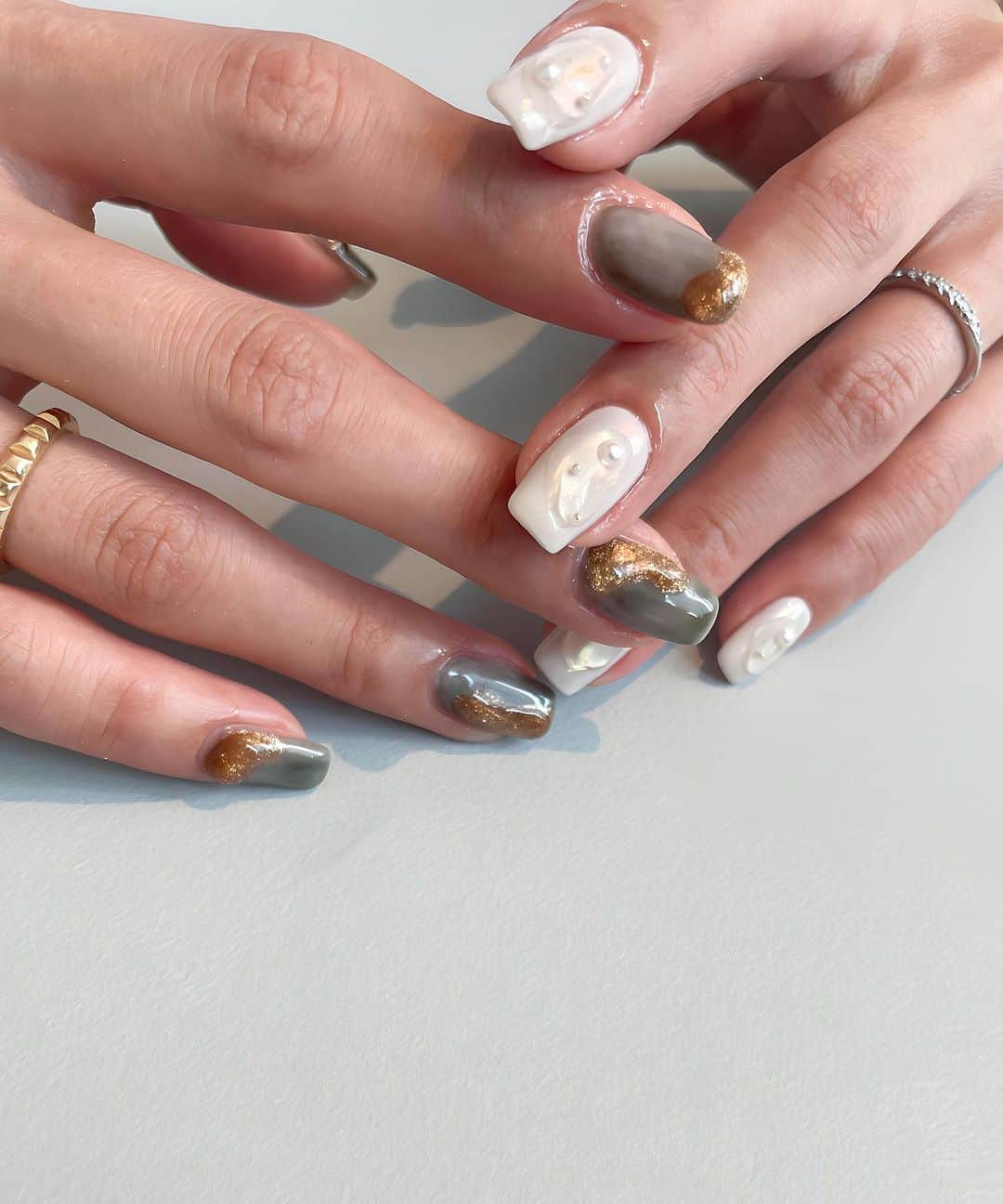 のインスタグラム：「Nail ♡♡♡ @canvas.___.yuka  @nailsalon_canvas   ついこの間ネイルしたのに引越し作業してたら爪がもうボロボロになって悲しいです🥲🥹😭  今回も激カワ🥺❤️❤️❤️  #nail #ネイル #ニュアンスネイル #ネイルデザイン」