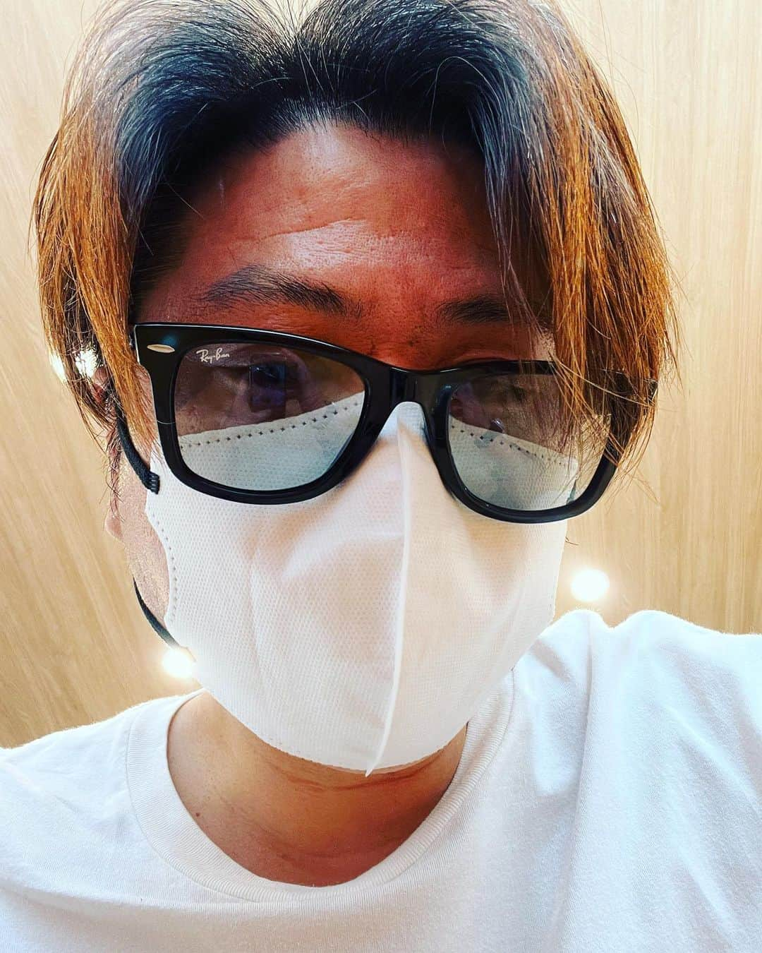 川谷修士のインスタグラム：「★★★  髪伸びたなー マスクにグラサン なんかあやしー、まぁでも 最初のスパイダーマンも こんな感じやったか、違うか。  7月18日（火）はアメコミリーグのイベント！ 20時STARTです。 会場は秋葉原ハンドレッドスクエア倶楽部 （秋葉原スクエアビル７階） 当日券ありますが、置きチケ🉐です。 よかったらお名前と枚数をコメントで。」