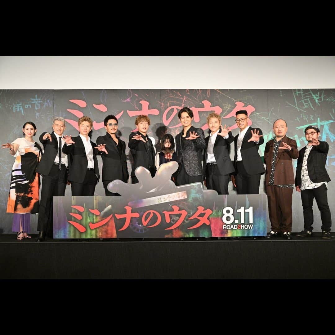 GENERATIONS from EXILE TRIBEさんのインスタグラム写真 - (GENERATIONS from EXILE TRIBEInstagram)「* * 🎬映画『#ミンナのウタ』完成披露試写会 8/11(金)全国公開‼️ * * 公開までは主題歌『#ミンナノウタ』を聴いて待っていてくださいね✨ * 🎧𝙎𝙩𝙧𝙚𝙖𝙢𝙞𝙣𝙜 / 𝘿𝙤𝙬𝙣𝙡𝙤𝙖𝙙 GENERATIONS.lnk.to/0710MNN_DLSTR * 🌏公式HP movies.shochiku.co.jp/minnanouta/ * #GENERATIONS  #GENE #ジェネ #GENE_集まれ騒げ繋がれ #DREAMERS @sana_minnanouta  @emporioarmani」7月12日 15時17分 - generations_official