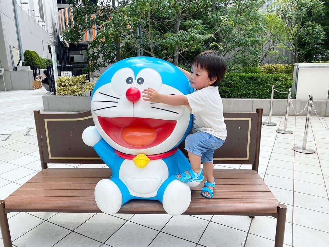 豊崎由里絵のインスタグラム：「. 暑すぎて😱 お素麺と冷やしうどん以外、 食べる気がしません… （しかし甘いものはなぜか食べられる） 皆さん、猛暑の献立どんな感じですか〜😭？  今週末はまた大阪！！✨ 熱中症にならないように 皆さま省エネでゆる〜く頑張りましょうね…🥹」