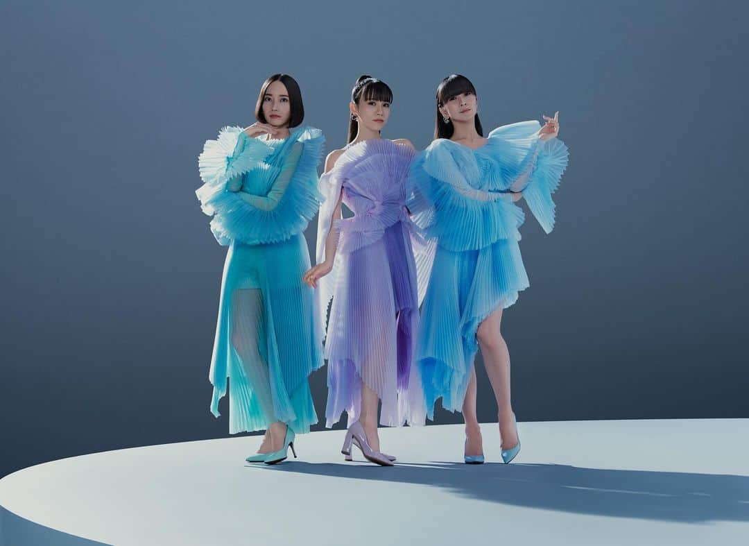 Perfumeさんのインスタグラム写真 - (PerfumeInstagram)「9/6(水) に新曲「Moon」が シングルとして発売決定💿  フジテレビ系'水10'ドラマ「ばらかもん」の主題歌で 本日【2023FNS歌謡祭 夏】21:00台に 初披露となる「Moon」🌕 お楽しみに🌈  ご予約はストーリーズのリンクから🔗  Perfume’s new song “Moon” is confirmed for release on Sep.6!  #prfm」7月12日 16時05分 - prfm_official