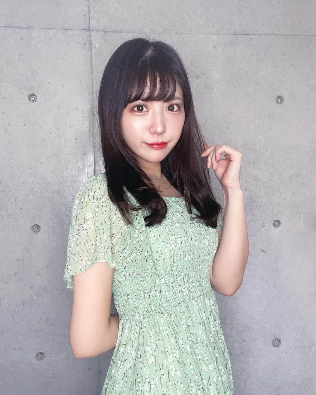 藤田みゆのインスタグラム：「. ぷるぷる唇好き？💋  (@tirtir_jp_official )さんから新発売のマイグロウリップオイル2種類いただきました😳💓  血色感の出るロージーがお気に入り❕  ⭐︎ロフト・プラザで先行発売中みたいです💄✨」
