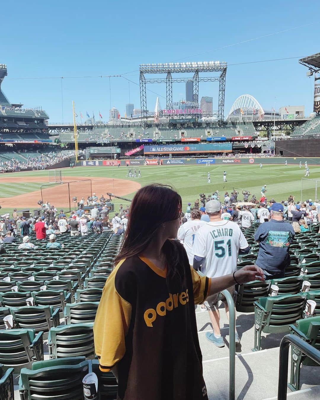 九里聖莉奈さんのインスタグラム写真 - (九里聖莉奈Instagram)「. ⁡ MLBオールスターゲーム⚾️ ⁡ シアトルでの開催というこので去年とはまったく雰囲気も違って楽しかった:)  また新たな出会いもあり、 より『野球』というジャンルに関われるようお仕事の幅を広げていきたいなと感じました、  良い旅でした🌷 ⁡ #kuriseri #MLB #Allstargame2023 #Seattle  ⁡ ⁡」7月12日 16時08分 - serinakuri