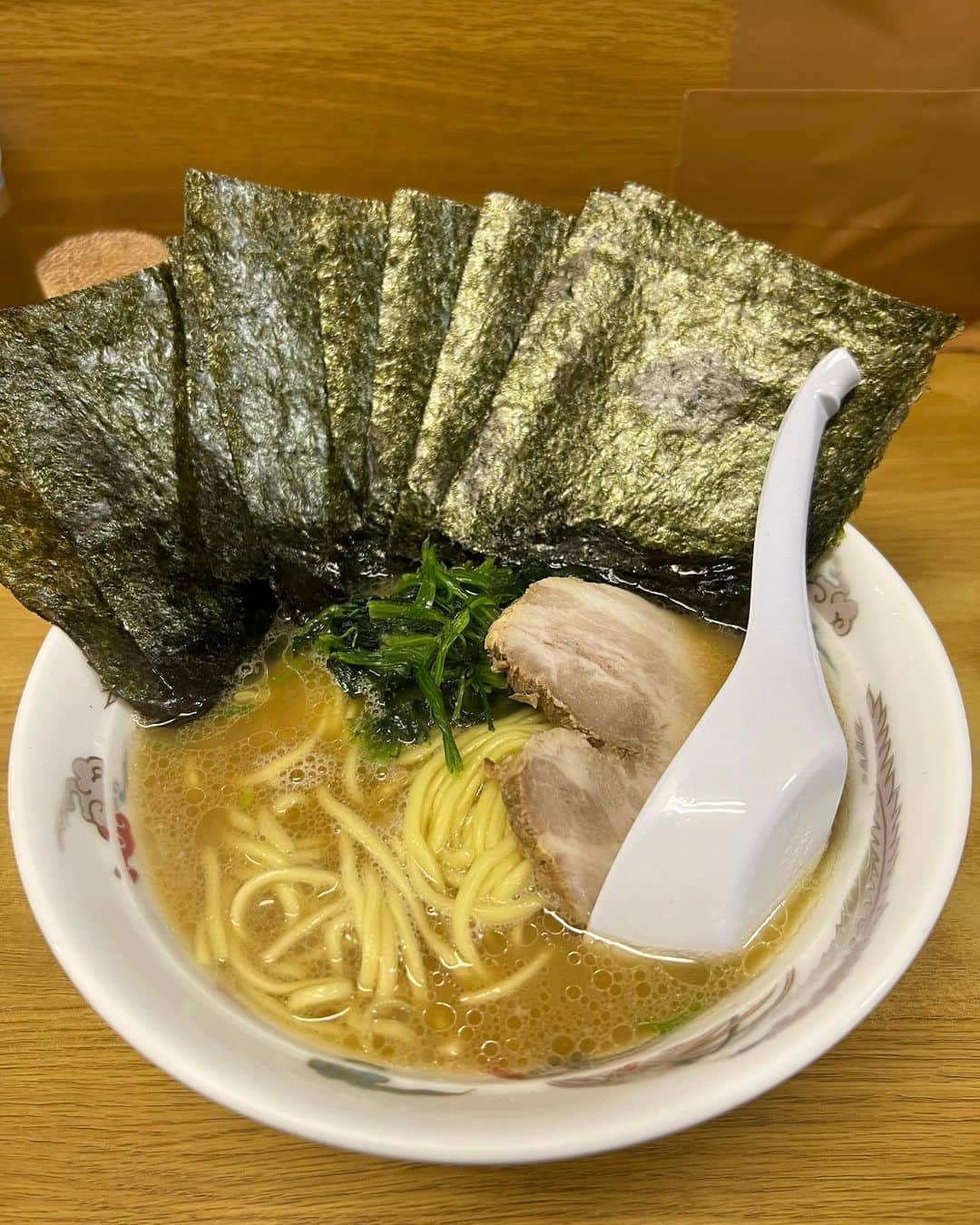 白洲迅のグルメインスタ