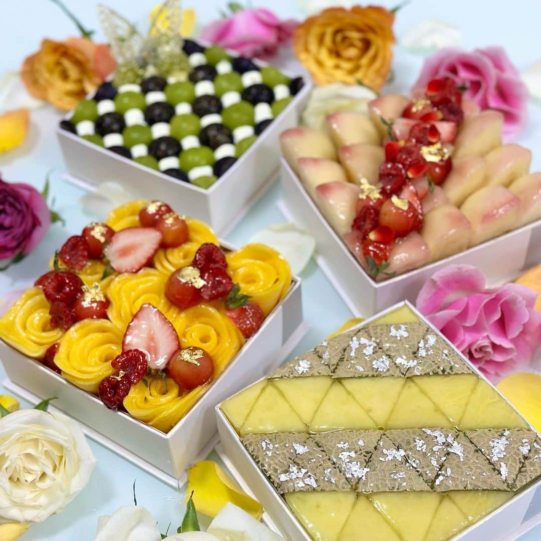 吉川ちえのインスタグラム：「【🌸🎂🌸🎂🌸🎂】 . この前ホームパーティした時 eteのケーキ4個も食べれた😍🩷 ちかさんの彼氏さんが用意してくれてみんな大喜び🥹❤️❤️ . 楽しかったホームパーティでした🤗✨ . #ete #été #etaケーキ」