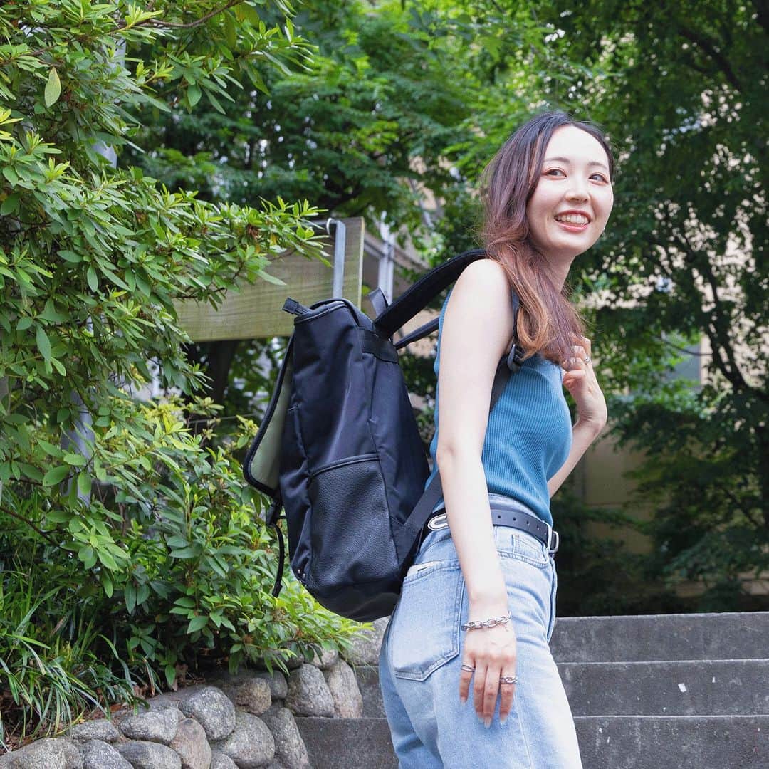 SuperGroupiesさんのインスタグラム写真 - (SuperGroupiesInstagram)「安心できる大容量なサイズ感🎒💪イベントにはもちろん、デイリーユースにも最適🥳 ⠀ ⠀ 𝑰𝒕𝒆𝒎 𝒐𝒇 𝒕𝒉𝒆 𝑫𝒂𝒚 : #尾形百之助 モデル バックパック ⠀ ⠀ 尾形の羽織るマントを思わせる カーキをベースにした オリジナルタグが映える🏷️💡 ⠀ 尾形の英語表記、 所持する銃🔫、 「孤高の山猫スナイパー」らしい 山猫の足跡🐾にターゲットマークを 組み合わせたデザイン。 ⠀ 内装も衣装を思わせる カラーを使用しており、 バッグを開けるたびに テンションアップ間違いなし💚 ⠀ ⠀ 🏷️ #supergroupies #スーパーグルーピーズ #スパグル #ファッションにアニメを #ファッションにゲームを #ゴールデンカムイ #goldenkamuy #夏コーデ」7月12日 17時00分 - supergroupies