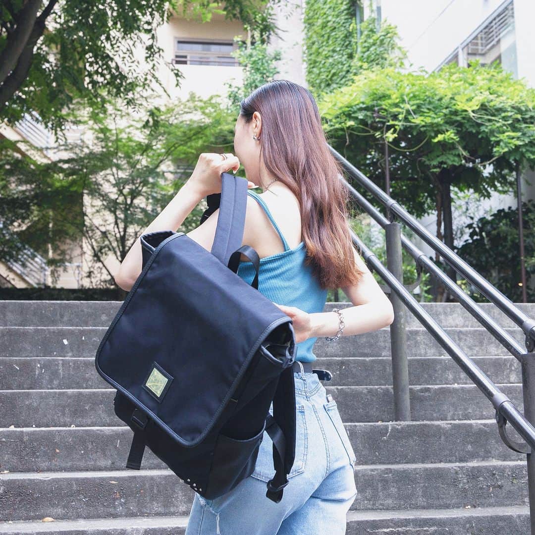 SuperGroupiesさんのインスタグラム写真 - (SuperGroupiesInstagram)「安心できる大容量なサイズ感🎒💪イベントにはもちろん、デイリーユースにも最適🥳 ⠀ ⠀ 𝑰𝒕𝒆𝒎 𝒐𝒇 𝒕𝒉𝒆 𝑫𝒂𝒚 : #尾形百之助 モデル バックパック ⠀ ⠀ 尾形の羽織るマントを思わせる カーキをベースにした オリジナルタグが映える🏷️💡 ⠀ 尾形の英語表記、 所持する銃🔫、 「孤高の山猫スナイパー」らしい 山猫の足跡🐾にターゲットマークを 組み合わせたデザイン。 ⠀ 内装も衣装を思わせる カラーを使用しており、 バッグを開けるたびに テンションアップ間違いなし💚 ⠀ ⠀ 🏷️ #supergroupies #スーパーグルーピーズ #スパグル #ファッションにアニメを #ファッションにゲームを #ゴールデンカムイ #goldenkamuy #夏コーデ」7月12日 17時00分 - supergroupies