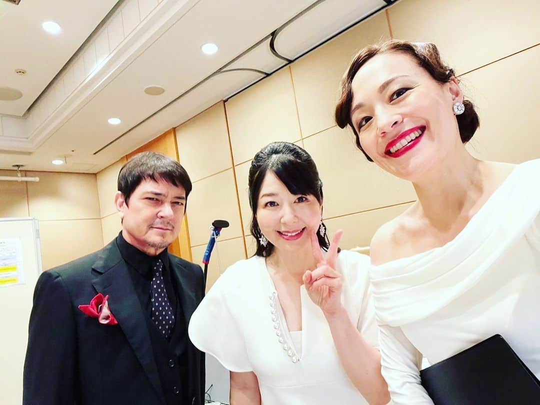 堀内敬子さんのインスタグラム写真 - (堀内敬子Instagram)「荻野清子GO GOコンサート🎵  無事に2ステージ終了！  サプライズアメージングゲストは 三谷幸喜さんでした♪  楽しかった〜🎵  きよちゃんのピアノと共に 管鍵“樂団！？の皆様と。 大好きな仲間と共に🥰  WOWOWでの放送がいつかあります。 またお知らせしますー😍  #荻野清子 #荻野清子gogoコンサート   #荻野清子 #三谷幸喜 #戸田恵子 #川平慈英 #シルビアグラブ  #管鍵“樂団！？」7月12日 16時54分 - horiuchi_keiko