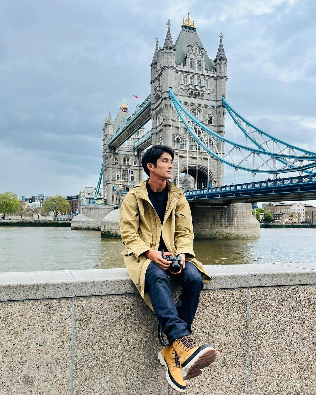 八代健のインスタグラム：「Throw back to London days🇬🇧 #uk #london #timberland #londontowerbridge」