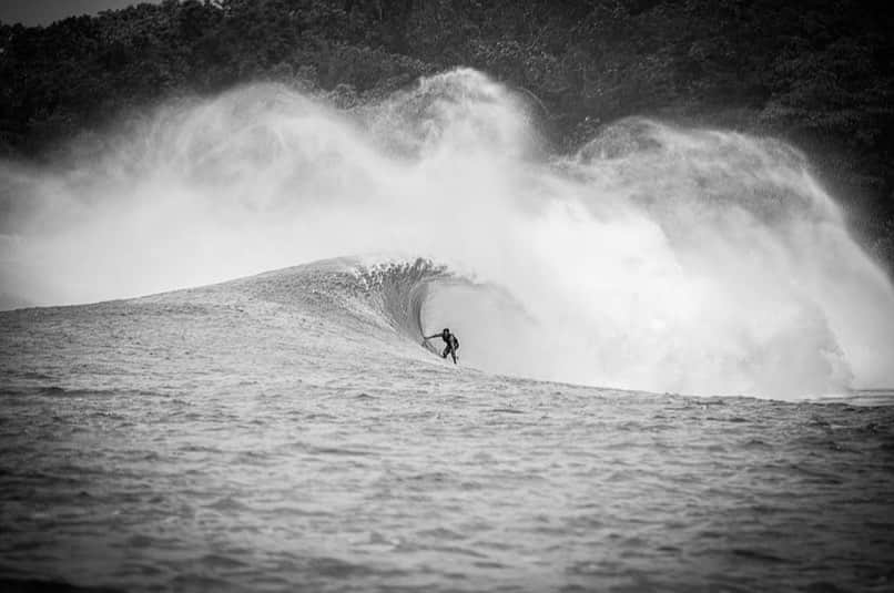 ジョン・ジョン・フローレンスのインスタグラム：「My love goes out to Mikala and his family.  Mikala was always someone my brothers and I looked up to growing up on the north shore. We will miss you Mikala.」