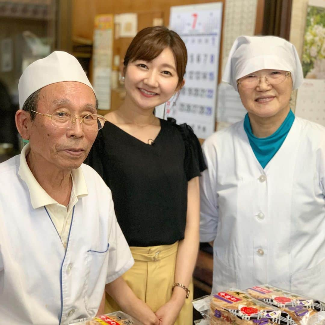 稲葉千秋のインスタグラム：「愛情たっぷり❤️  まみや煎餅店✨ そこにしかないから買いたくなる。 温かいお二人にまた会いたくなる。 これが大鰐の味😌  長生きしてどうか続けてほしいです🥺✨  #まみや煎餅店 #素敵なご夫婦のお店 #感謝  #大鰐町 #大鰐町お土産  #ハレのちあした #まちの名店  #キャスター #稲葉千秋」