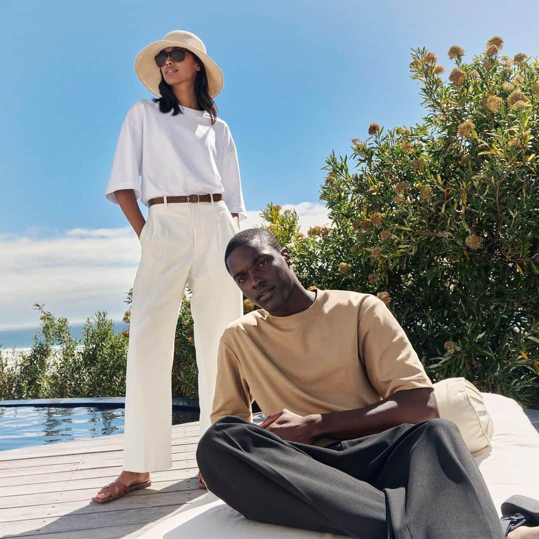 のインスタグラム：「SUMMER GETAWAY Soak up the sun in style with our laidback yet sophisticated monochromatic fits.  #UNIQLO #LifeWear #UniqloSummerMood #UniqloColor #AIRism #Summer2023 #summervacation  *The product availability differs among regions. Please check your regional account or website.」