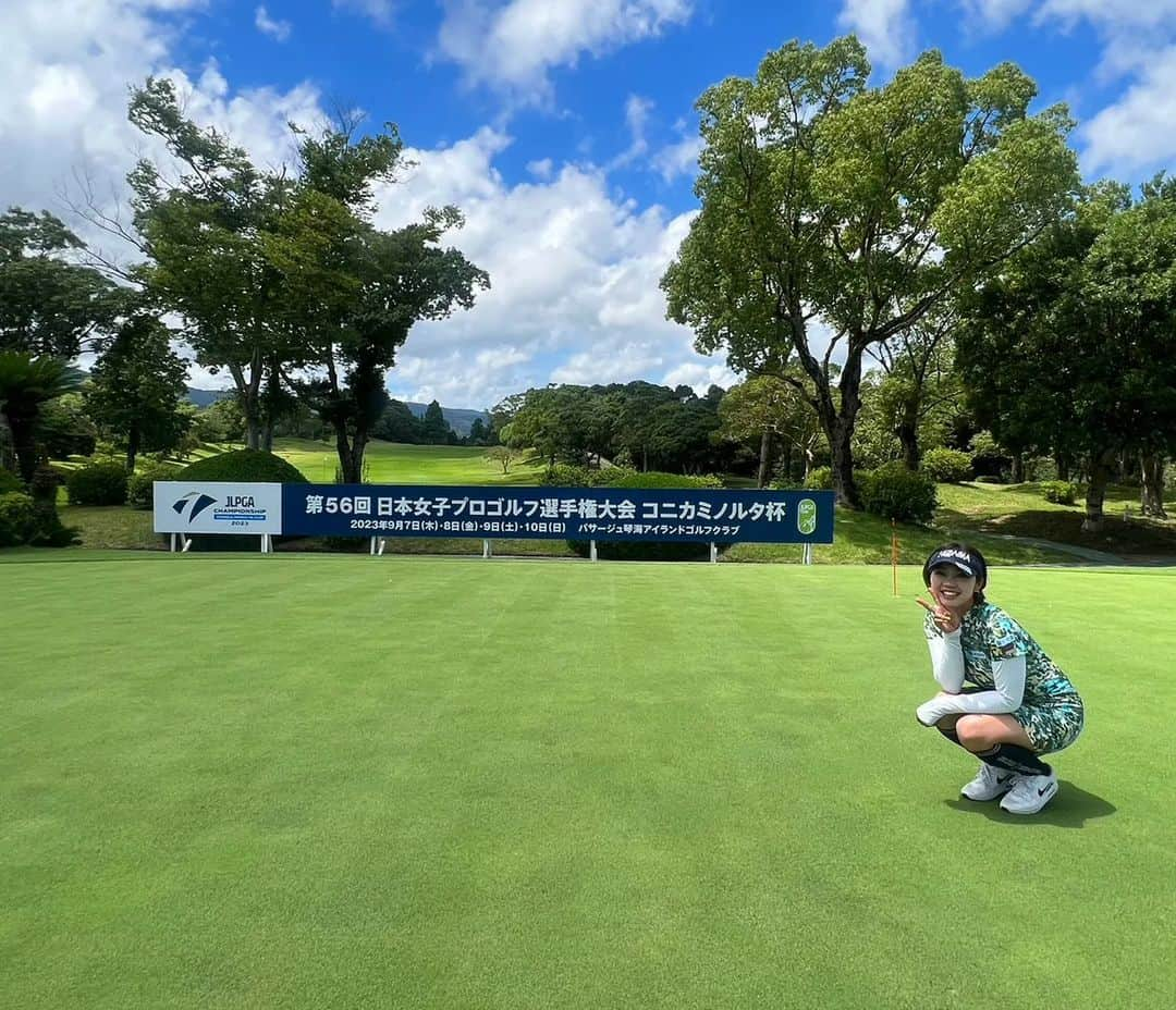 葭葉ルミのインスタグラム：「🍵 選手権たのしみ～！ 皆さんぜひ応援しに来てください❣️ らくごるの看板もたててもらえていました🏌️🏌️‍♂️🏌️‍♀️」