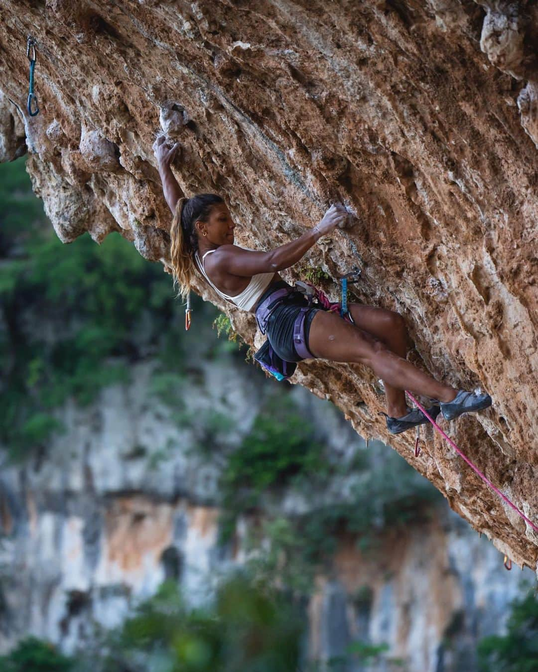 ミーガン・マーチンさんのインスタグラム写真 - (ミーガン・マーチンInstagram)「Mostly top roping, trying to avoid the heat, and honestly lounging around these days, but always dreaming about these glorious rocks in Kyparissi, Greece 🥰!!! Can’t wait to bring our little baby here one day! Yep, my room is a mess, welcome to the chaos and disorganization of pregnancy 😂.   📸 by @tarakerzhner」7月13日 3時00分 - meaganmartin89