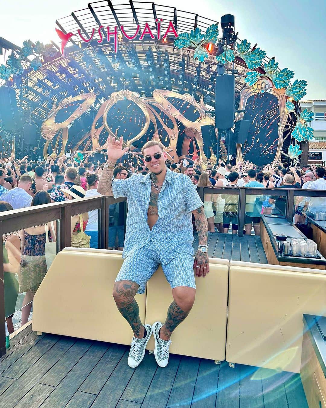 エデルソン・モラレスのインスタグラム：「just enjoying 👍🏻🤟🏻」