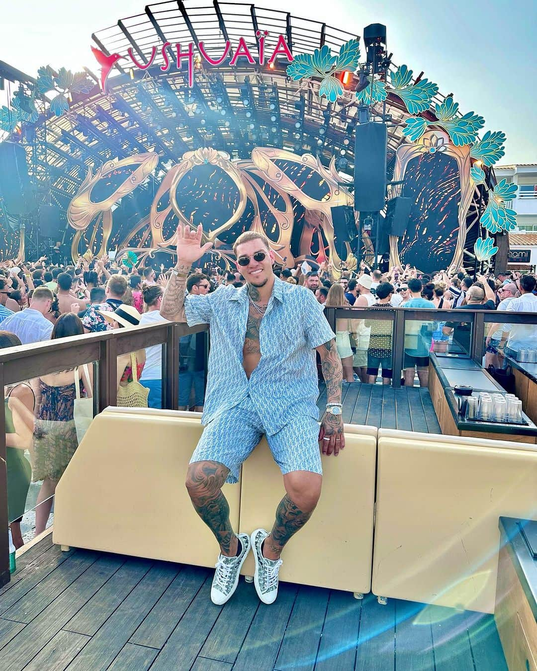 エデルソン・モラレスのインスタグラム：「just enjoying 👍🏻🤟🏻」