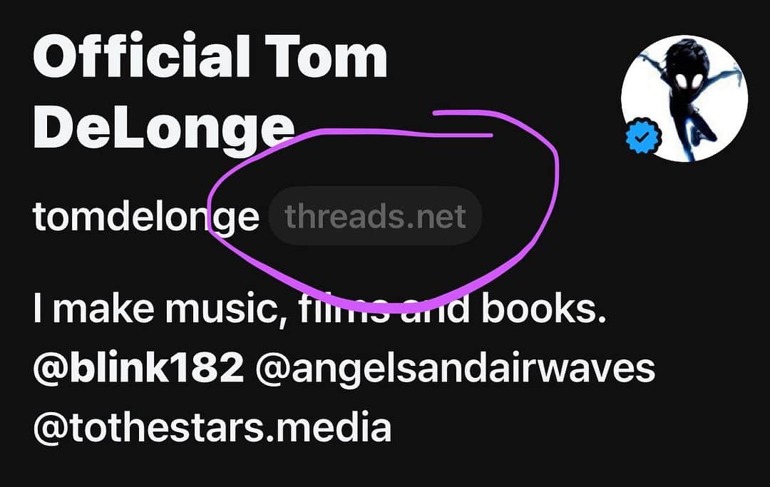トム・デロングのインスタグラム：「Follow me on Threads 🤘🏼🤘🏼 kinda hate Twitter may not use it anymore」