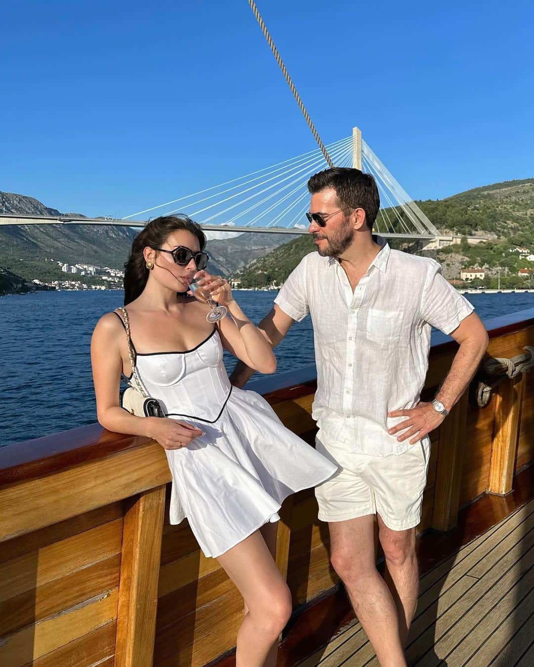 ジェシカ・ジェーン・クレメントのインスタグラム：「All white for our first night in Croatia 🤍」