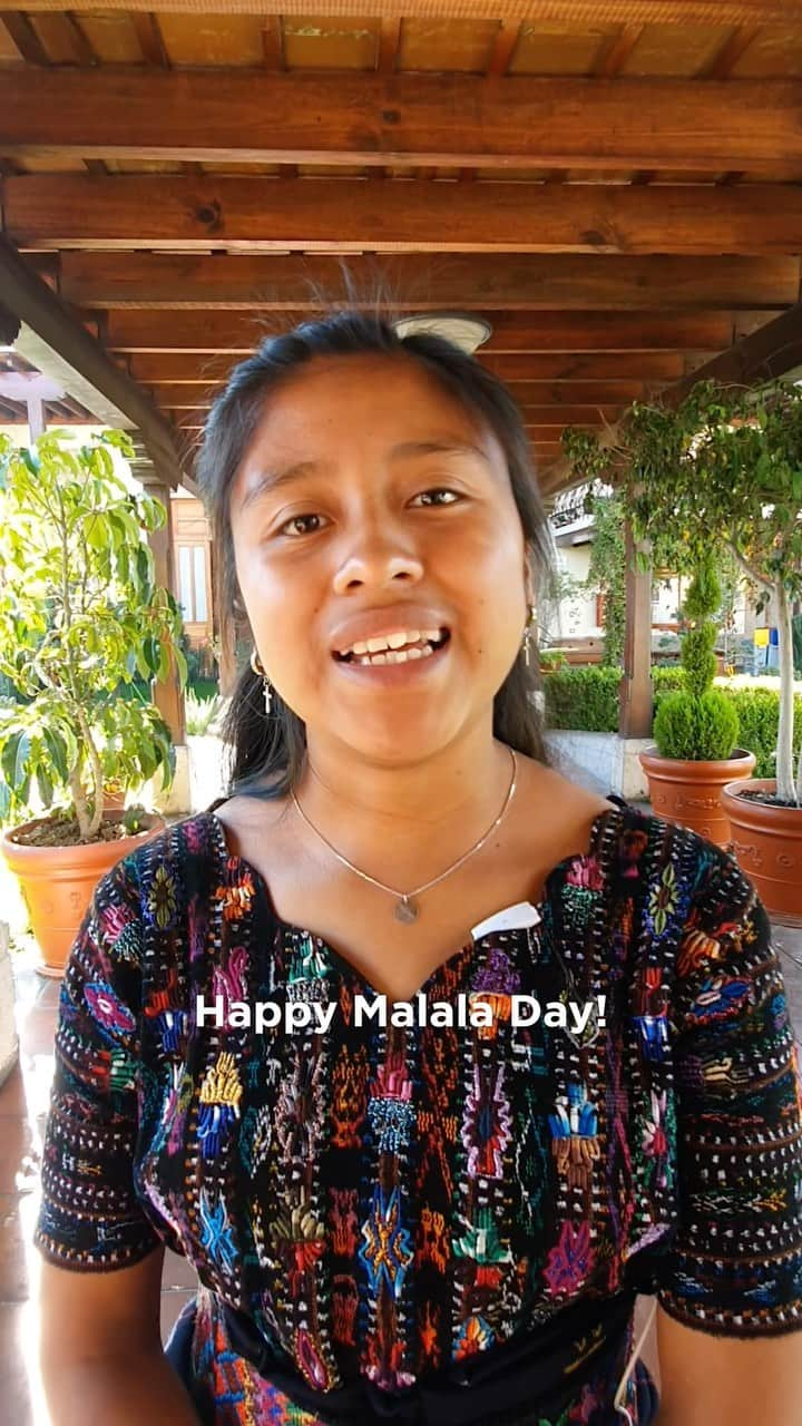 ミシェル・オバマのインスタグラム：「In honor of #MalalaDay, we asked a few members of the @GirlsOpportunityAlliance from Namibia, India, Nepal, Guatemala, and Uganda to tell us why Malala inspires them—and I just love their responses. Thank you @Malala for all that you do for girls around the world! 💖」