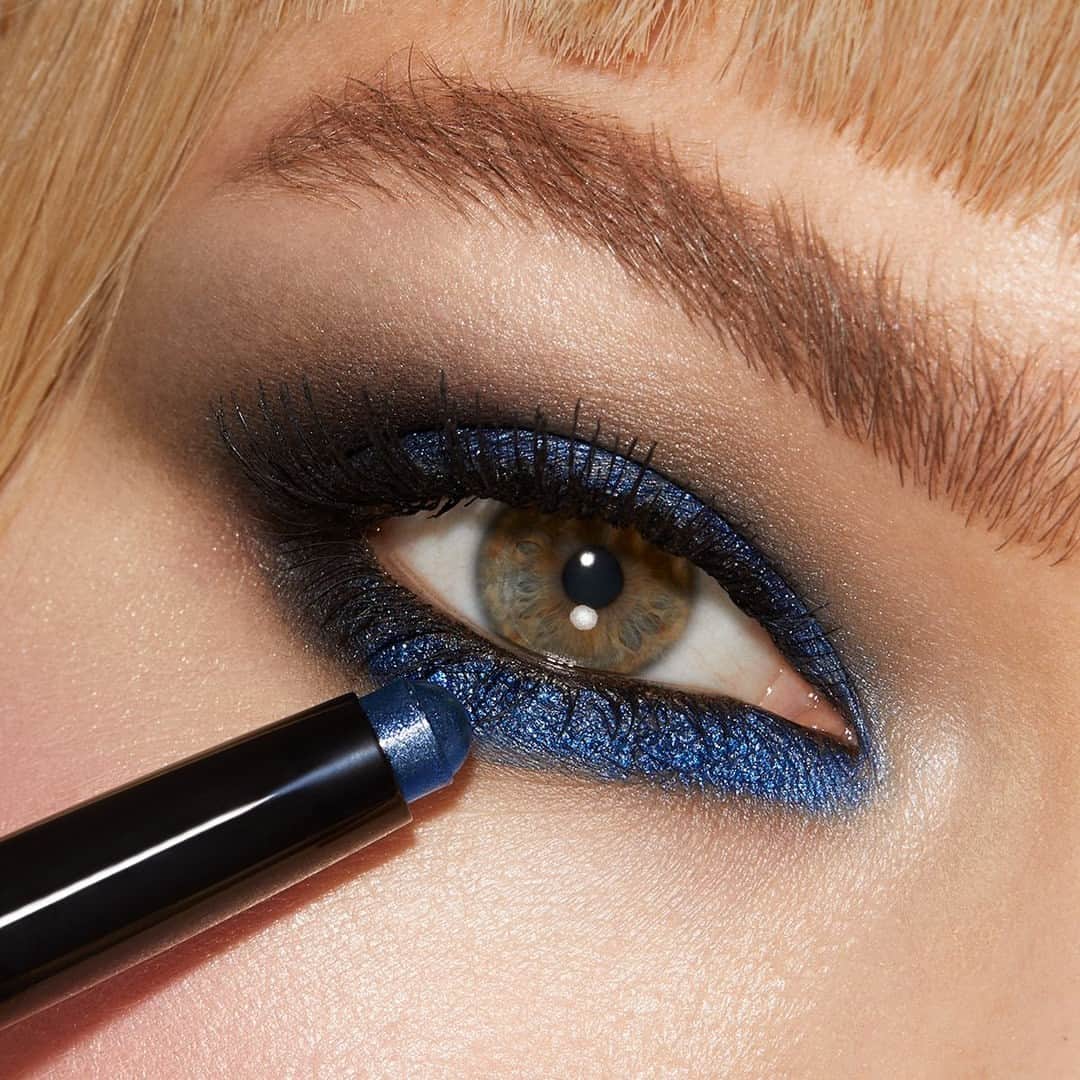 KIKO MILANOさんのインスタグラム写真 - (KIKO MILANOInstagram)「In the mood for a bold Electric Blue this season! 💙 Did you know our new Long Lasting Eyeshadow Sticks are no-transfer and have a 24-hour hold? Perfect for those long summer days!⁣ ⁣ #KIKOEyes #eyelook #stickeyeshadow #blueeyeshadow #boldmakeup⁣ ⁣ New Long Lasting Eyeshadow Stick 24 - Lasting Precision Automatic Eyeliner & Khôl 16 - New Soft Nude Eyeshadow Palette 03 - Extra Sculpt Volume Mascara - Micro Precision Eyebrow Pencil 02 - Eyebrow Designer Gel Mascara - Full Coverage Dark Circles Concealer 03 - Unlimited Long Lasting Matte Loose Powder 01 ⁣」7月13日 4時10分 - kikomilano