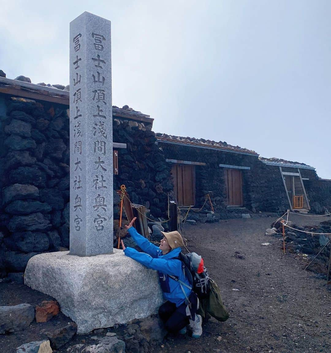 岡田ロビン翔子さんのインスタグラム写真 - (岡田ロビン翔子Instagram)「はじめての富士登山  ひょんなことから 急遽登ることになりましたが 来て良かったと思える景色と経験  想像以上に大きくて 泣きそうになったり 笑いが止まらなかったり  楽しかった✌️  #富士山　#fujisan  #🗻」7月12日 19時24分 - i_am_robin0315