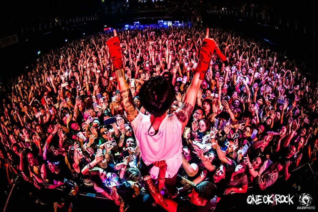 Taka のインスタグラム：「Thank you Zurich 🇨🇭 And really sorry about got cancelled MUSE show 😞 @julenphoto」