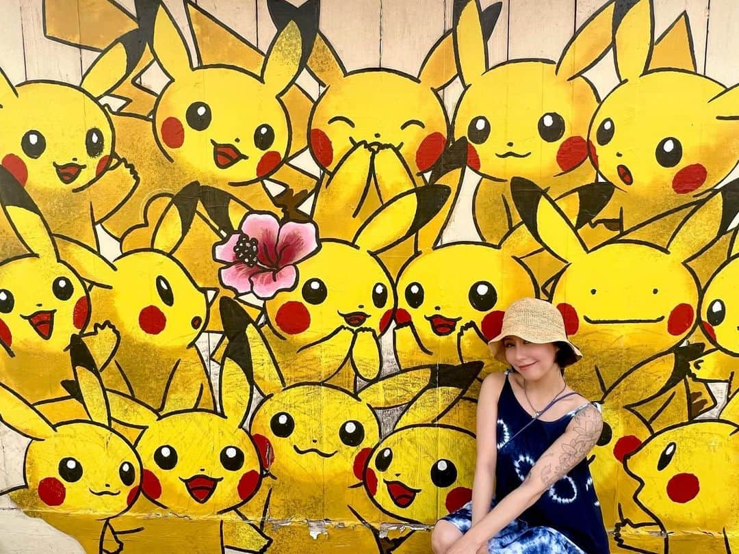 Rilyさんのインスタグラム写真 - (RilyInstagram)「アメリカンヴィレッジのポケモン達可愛いかった⚡️🌺⚡️ ． ． ． #沖縄#沖縄旅行#🌺#⚡️ #アメリカンヴィレッジ  #ポケモン#ピカチュウ  #ピカチュウ大量発生チュウ」7月12日 19時26分 - rily_burlesque
