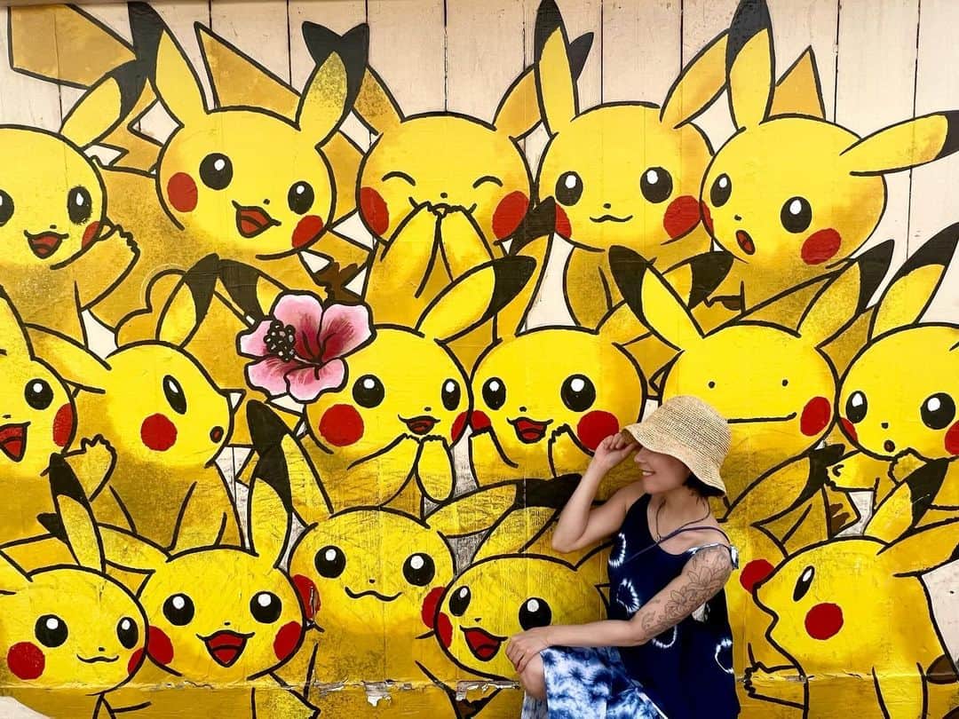 Rilyさんのインスタグラム写真 - (RilyInstagram)「アメリカンヴィレッジのポケモン達可愛いかった⚡️🌺⚡️ ． ． ． #沖縄#沖縄旅行#🌺#⚡️ #アメリカンヴィレッジ  #ポケモン#ピカチュウ  #ピカチュウ大量発生チュウ」7月12日 19時26分 - rily_burlesque