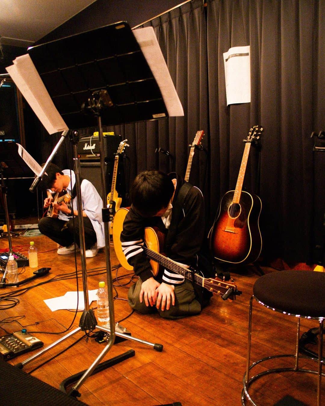 田中雅功さんのインスタグラム写真 (田中雅功Instagram)「1枚目、怒られたわけじゃないです。 正座好きなだけです」7月12日 19