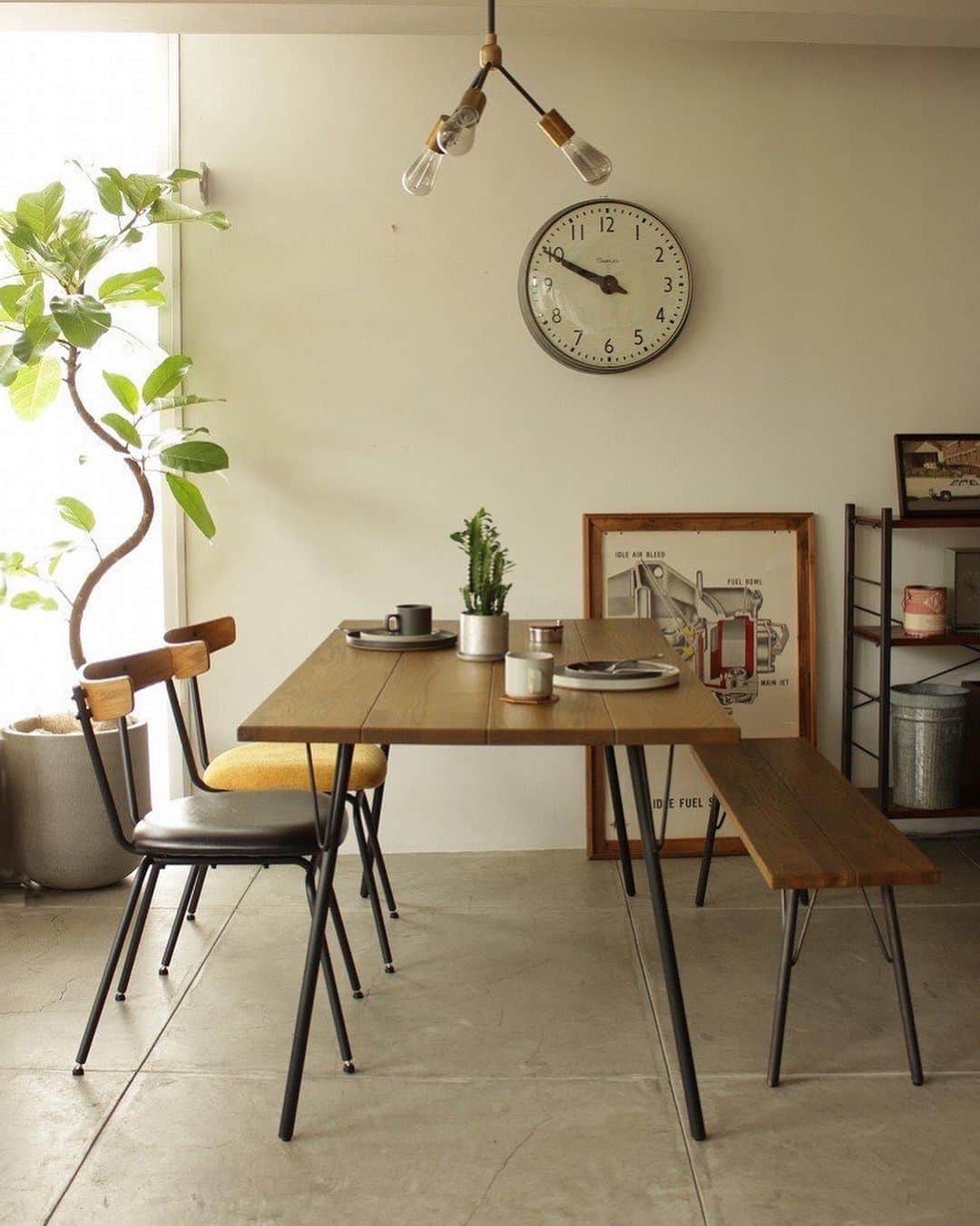 のインスタグラム：「original DINING SET  ▪️GRANDVIEW DINING TABLE 1500 ▪️GRANDVIEW CHAIR 3rd ▪️GRANDVIEW BENCH 1200  ウッドとアイアンの組み合わせが特徴的なグランドビューシリーズ。  モダンな雰囲気にリモデルしたチェアは、背もたれにプライウッド(成形合板)を使用しアールのかかった形状になり、身体のホールド感も強くなりました。  Contact:ACME Furniture MEGURO St. TEL:03-5720-1071 Email:acme-jsf@acme.co.jp  #grandview #diningtable #bench #chair #vintagefurniture #acmefurniture」