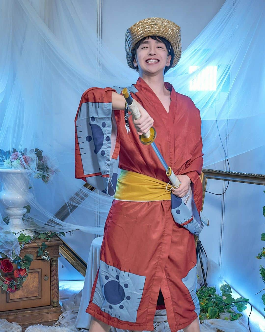 坂崎裕介さんのインスタグラム写真 - (坂崎裕介Instagram)「Cosplay bgt akhir2 ini😭😭😭  Kemarin aku juga ikut event cosplay WIBU. Terus pertama kali cosplay luffy dari onepiece🏴‍☠️ tapi ternyata jauh banget woyyyyy😭 Mata Luffy itu besar sekali kayak unrealistic😐 oh one piece itu anime ya😂jadi pasti unrelistic… Seru Cosplaynya tapi belum terbiasa sih jadi merasa aneh🫣 Slide Terakhir😂😭😂😭  #onepiece#luffy#luffitaro#gojo#jujutsukaisen#cosplay#indonesia#yusuke#wasedaboys」7月12日 19時38分 - skzk_yusuke